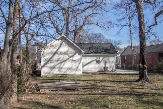 Building Photo - 1417 22nd Ave N