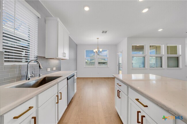 Building Photo - 2050 Egret Ave
