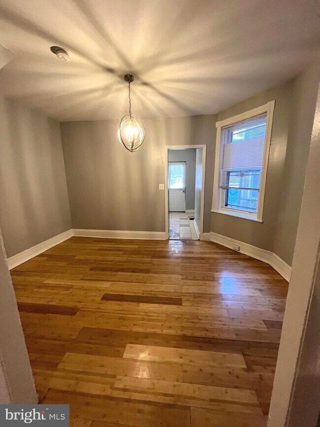 Foto del edificio - 5851 Walton Ave