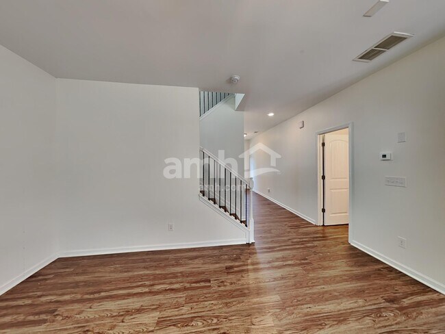 Foto del edificio - 85 Royalty Ln