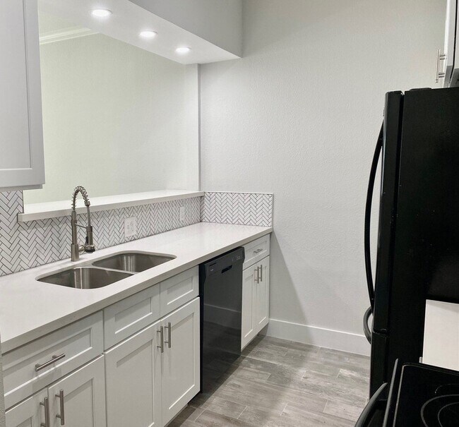 Foto del edificio - 632 Wilcrest Dr