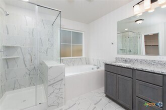 Building Photo - 9806 Kensley Rose Dr