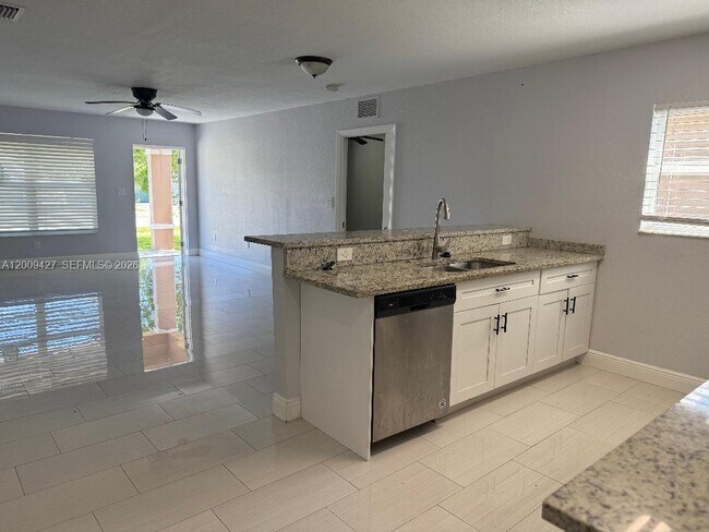 Foto del edificio - 2713 NW 6th St