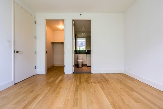 Building Photo - 114 Troutman St