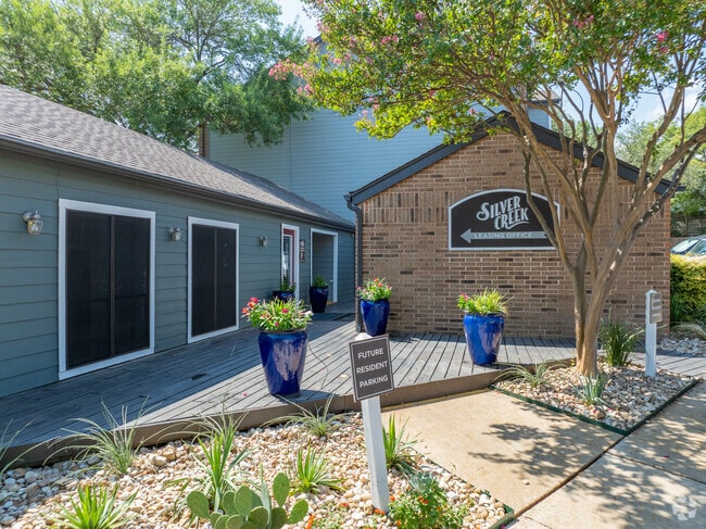 Leasing Office - Silver Creek Apartments