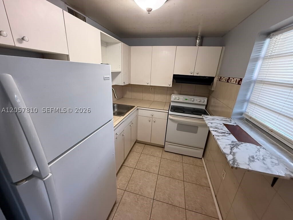Foto del edificio - 6095 W 18th Ave