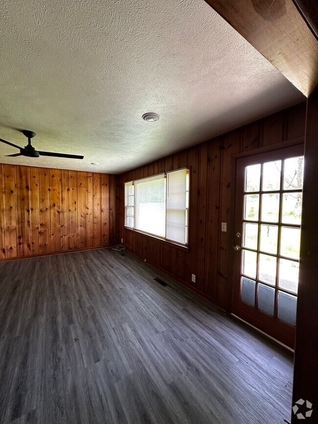 Building Photo - 5916 W Wedington Dr