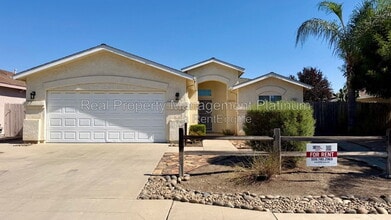 Building Photo - 2667 Santa Ana Ave