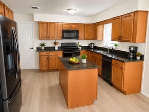 Building Photo - 940 Sonata Ln