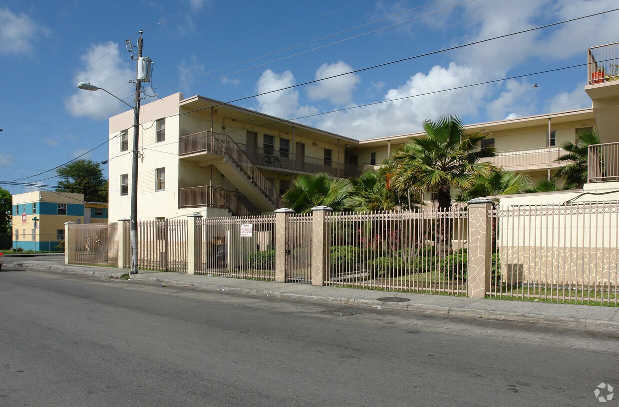 Primary Photo - 1212 NW 1 Pl