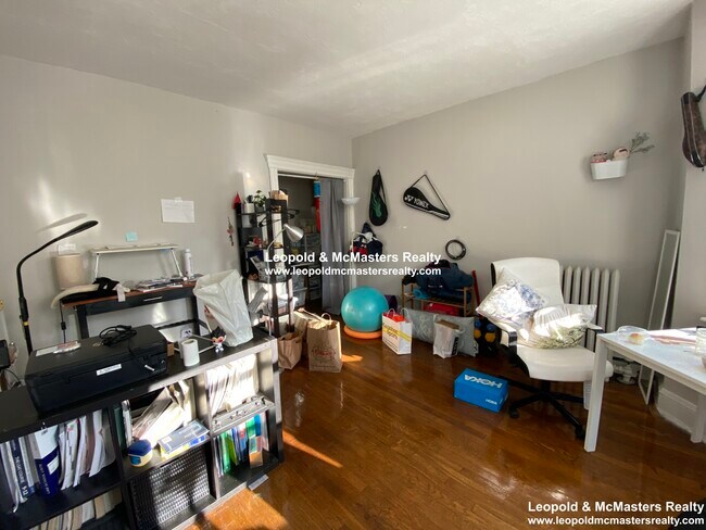 Building Photo - 368 Riverway