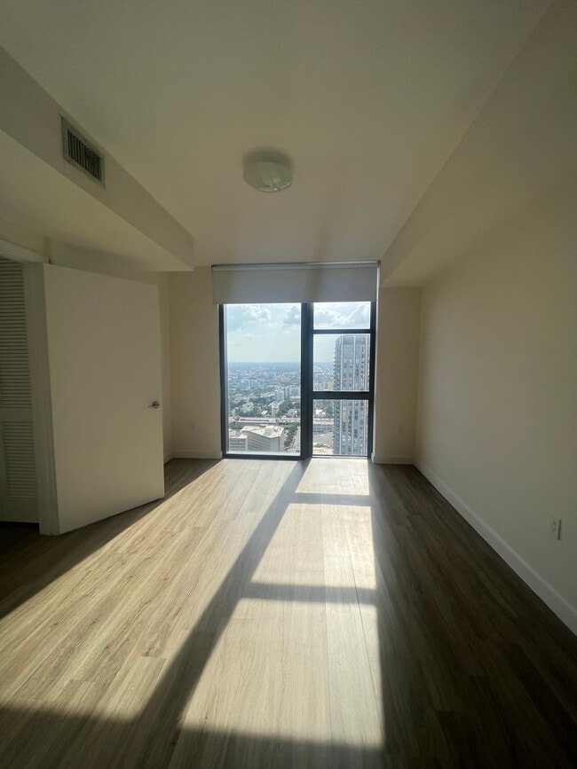 Foto del edificio - 1027 NW 1st Ct
