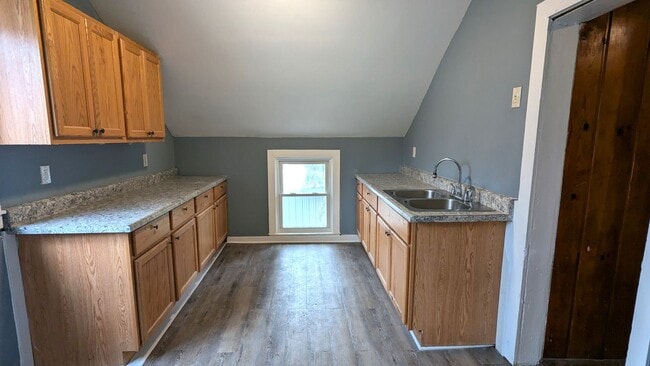 Building Photo - 1043 Chestnut St