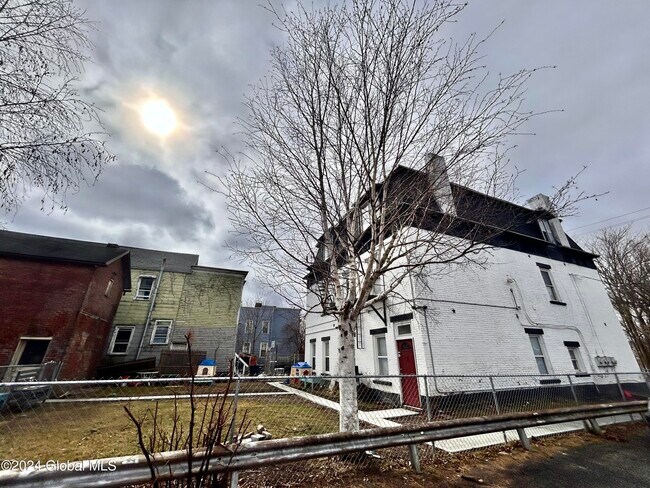 Foto del edificio - 290 2nd Ave