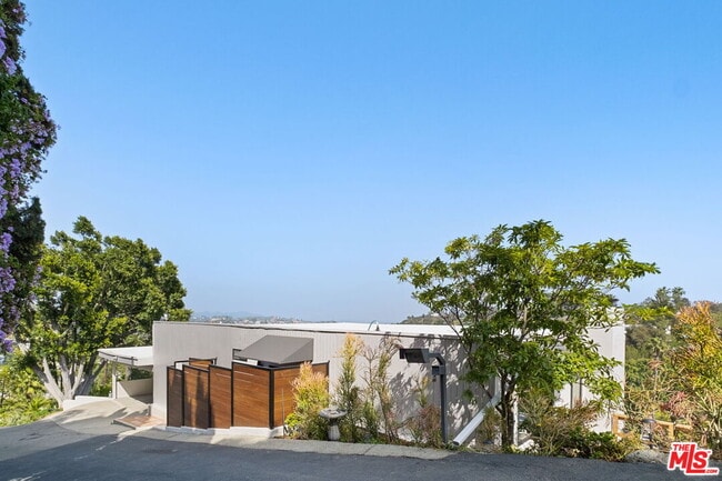 Building Photo - 2359 Sunset Heights Dr
