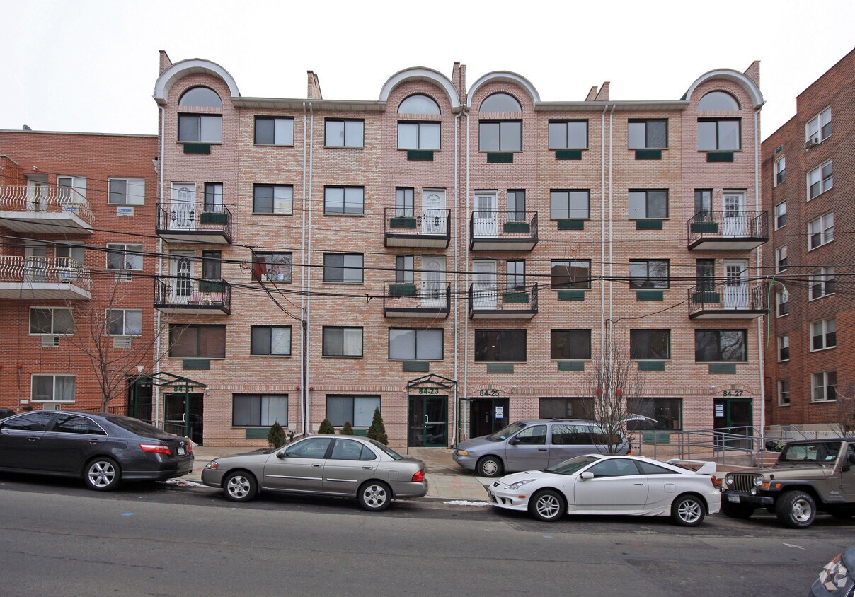 Building Photo - 84-23 Lander St