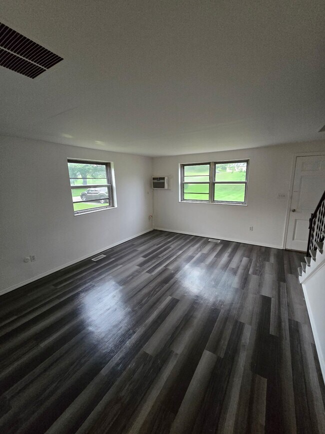Building Photo - 6538-6552-6552 Conway Dr