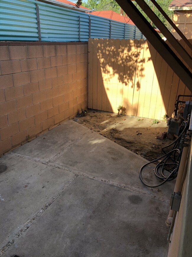 Small patio - 1632 N Hollywood Way