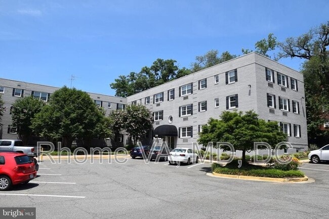Building Photo - 2030 N Vermont St