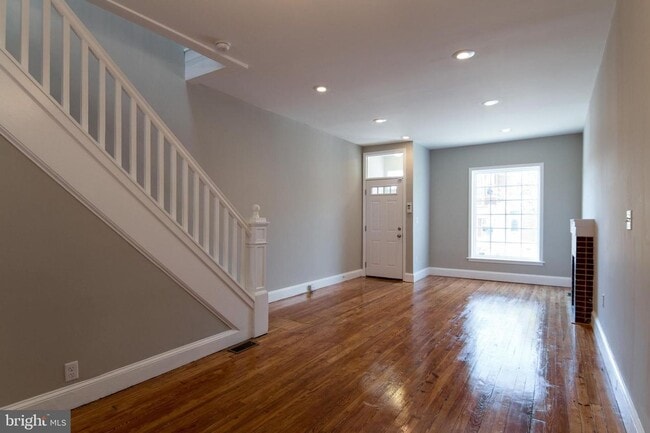Foto del edificio - Charming 2 Bedroom/2.5 Bathroom Townhome in Patterson Neighborhood, MD!
