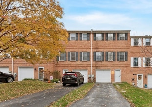 Building Photo - 573 S Coventry Ln