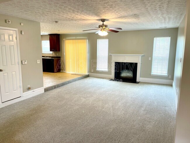 Foto del edificio - 225 Forrest Ln