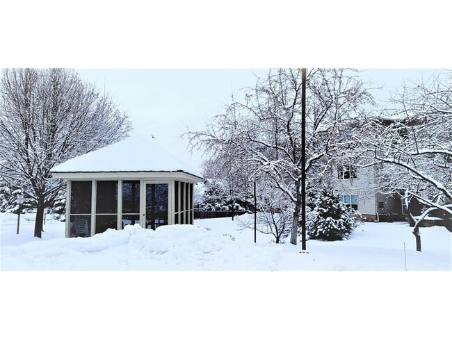 Building Photo - 9225 Medicine Lake Rd