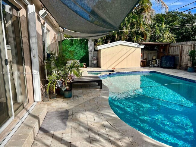 Building Photo - 2040 NE 183rd St