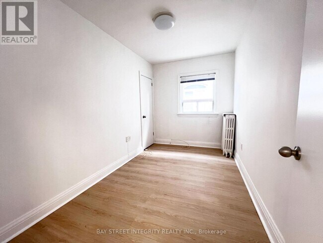 Photo du bâtiment - 970 Briar Hill Ave