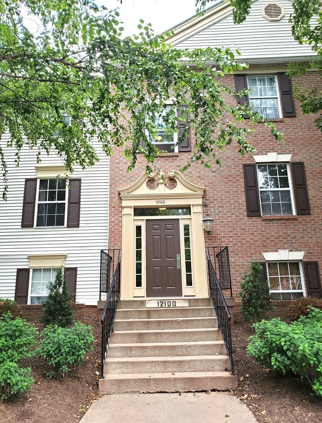 Building Photo - 12100 Greenway Ct
