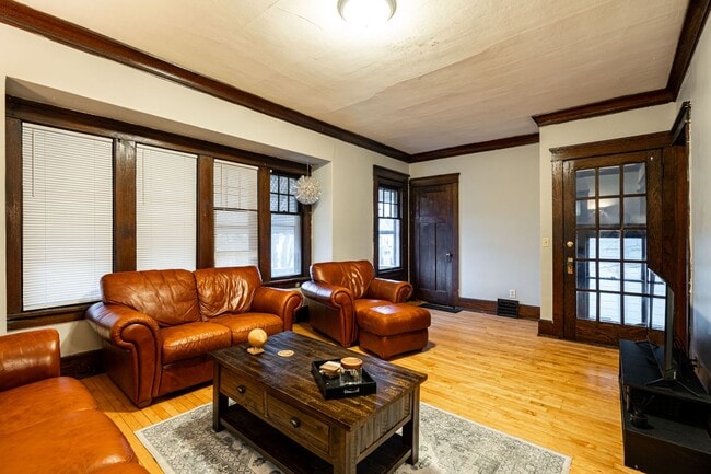 Foto del edificio - Oakland Upper Flat