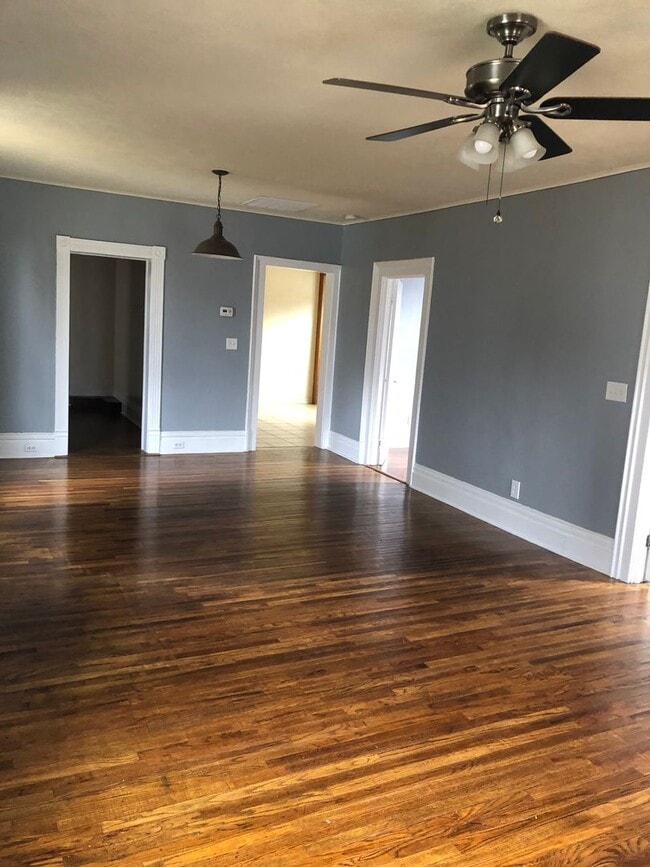 Building Photo - Charming Southside Cottage with Spacious G...