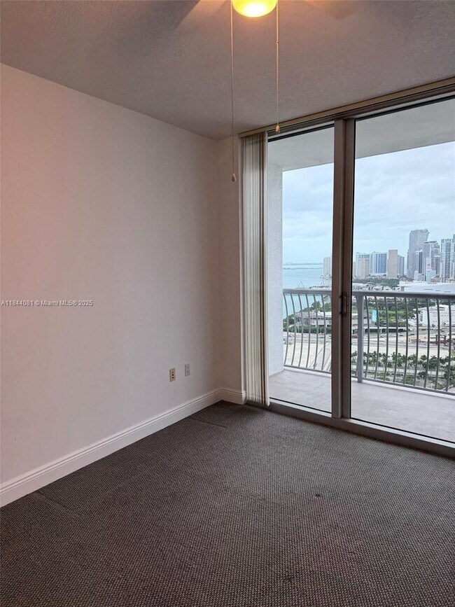 Building Photo - 1750 N Bayshore Dr