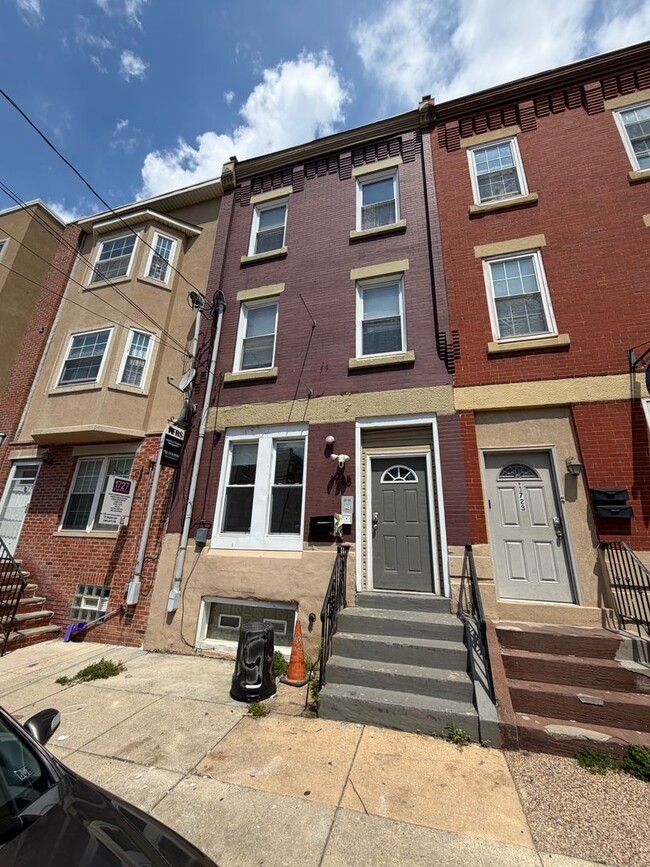 Building Photo - 1725 W Berks St