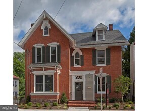 Building Photo - 106 E State St