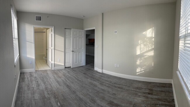 Building Photo - Up to 2 Months Free! Spacious 2/2 Corner Lake View Unit in Coral Springs!