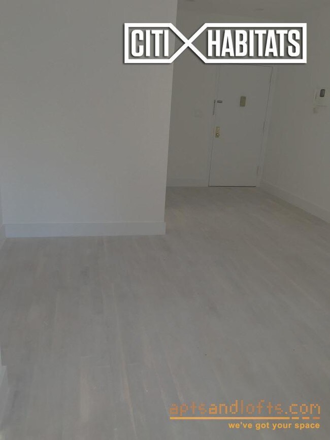 Building Photo - 220 Kosciuszko St