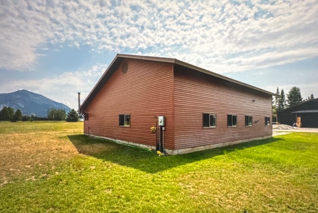 Building Photo - 144 Blue Lake Cir