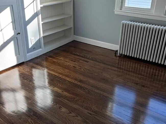 Building Photo - 3 bedroom