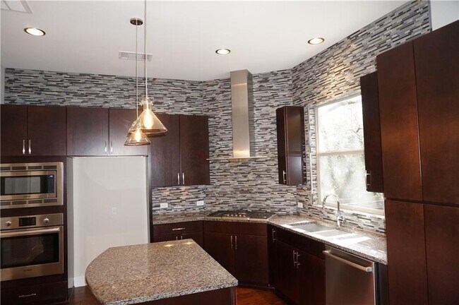 Building Photo - 8110 Ranch Rd 2222