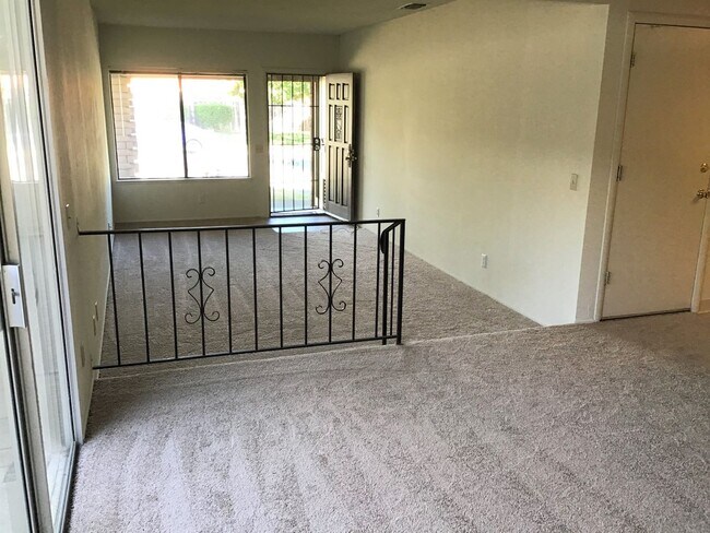 Foto del edificio - 6048-50 Margo Drive