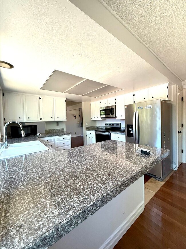 Foto del edificio - Live Comfortably in Federal Way – 4-Bedroo...