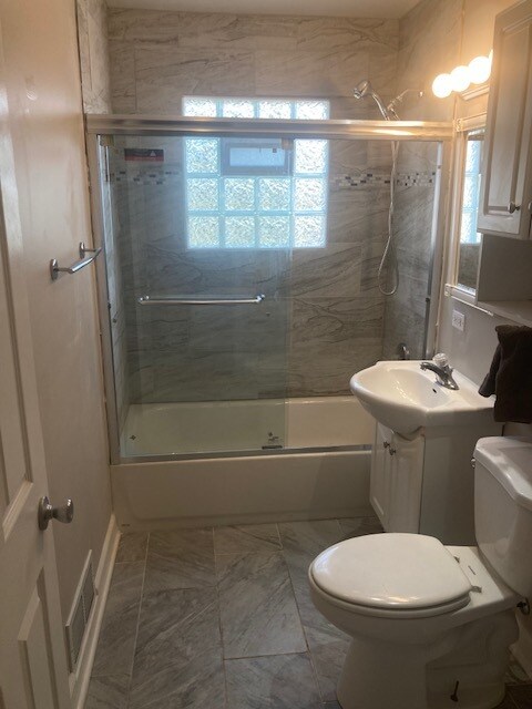 Foto del edificio - 1130 183rd St