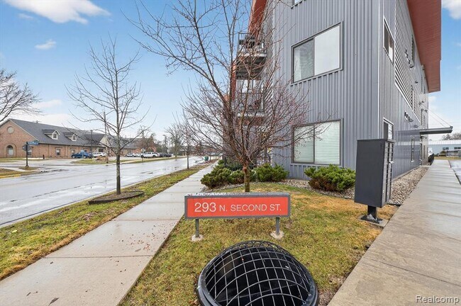 Foto del edificio - 293 N 2nd St