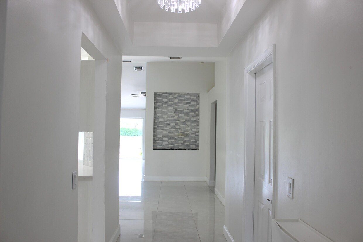 Building Photo - 1590 Orion Ln