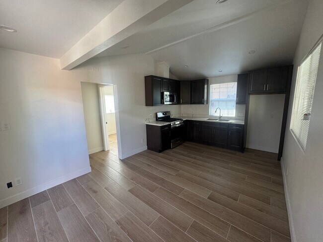 Foto del edificio - 4102 Bresee Ave