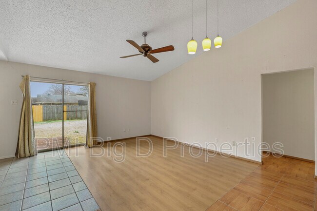 Building Photo - 512 Via Avenida