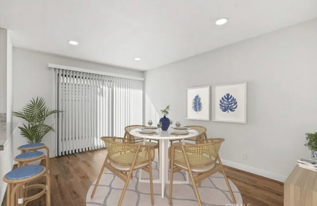 Foto del edificio - Stylish Coastal Condo in Newport Terrace –...