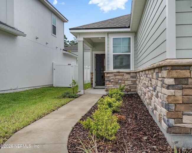 Building Photo - 14757 Cashew Ave