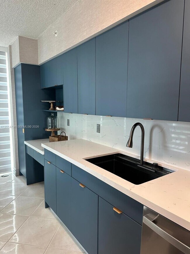 Foto del edificio - 16400 Collins Ave